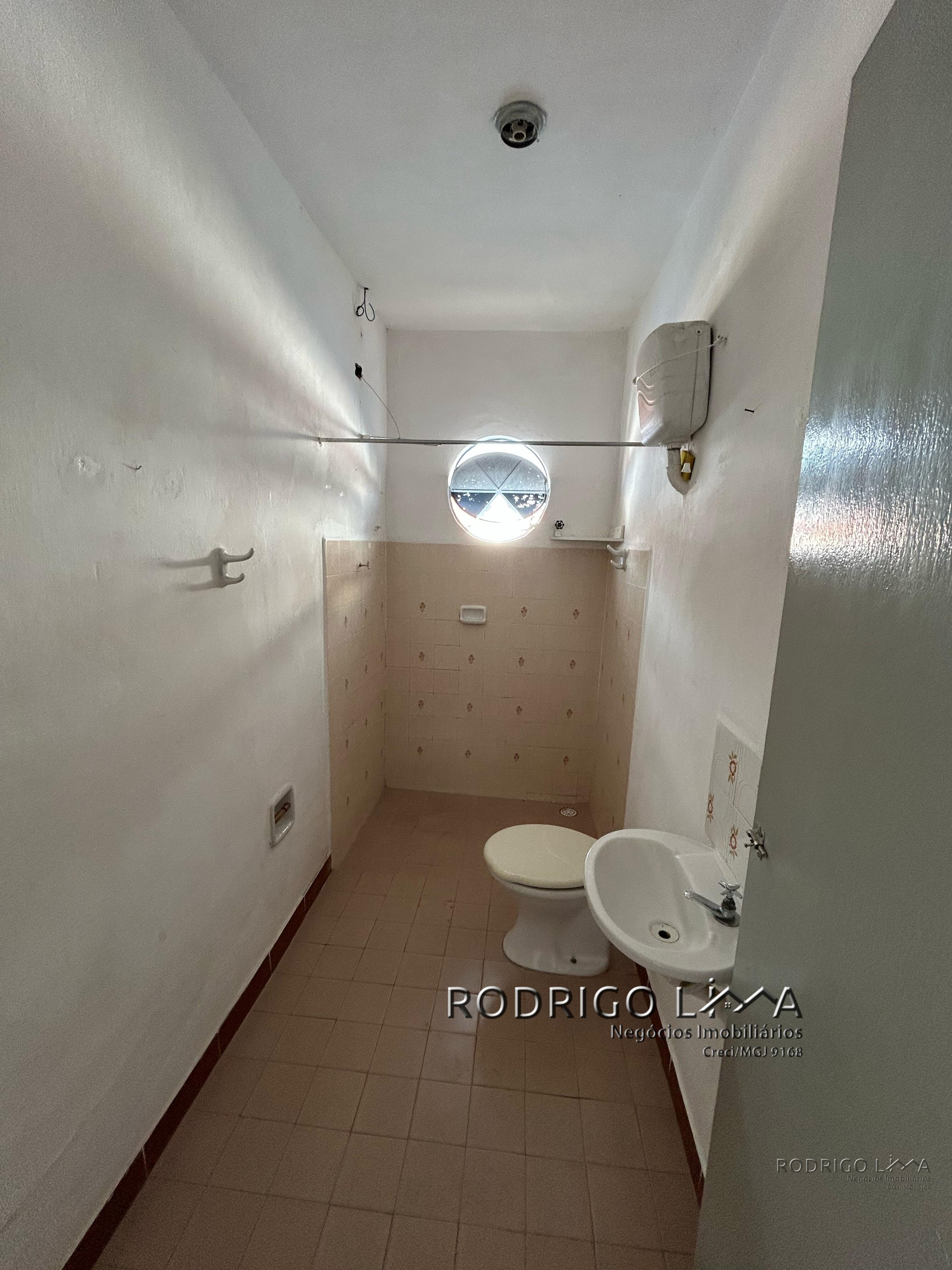 Casa com terreno amplo para venda em São Lourenço MG