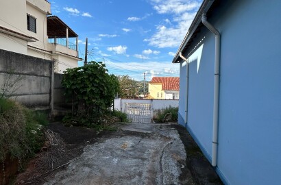 Casa com terreno amplo para venda em São Lourenço MG