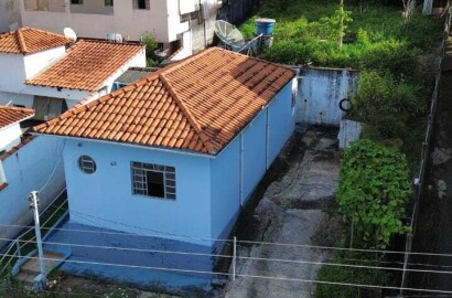 Casa com terreno amplo para venda em São Lourenço MG