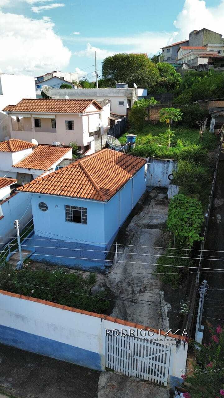 Casa com terreno amplo para venda em São Lourenço MG