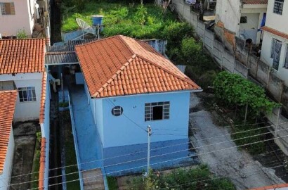 Casa com terreno amplo para venda em São Lourenço MG