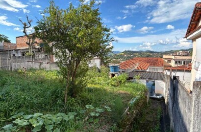 Casa com terreno amplo para venda em São Lourenço MG