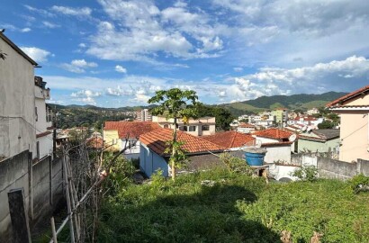 Casa com terreno amplo para venda em São Lourenço MG