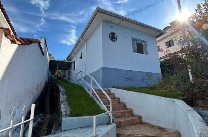 Casa com terreno amplo para venda em São Lourenço MG