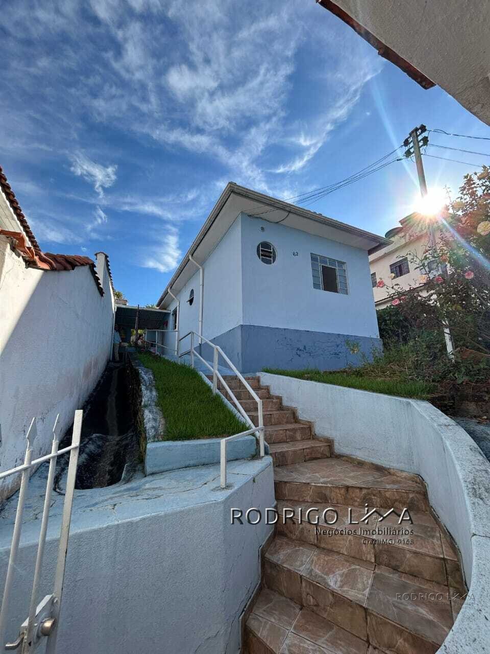 Casa com terreno amplo para venda em São Lourenço MG